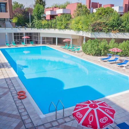 Hotel Residence Holiday Сирмионе Екстериор снимка