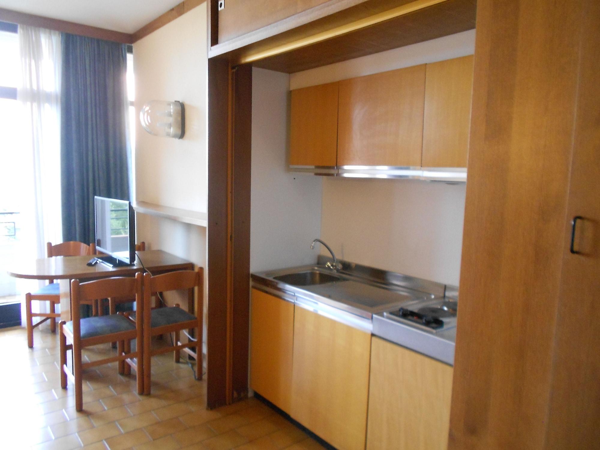 Hotel Residence Holiday Сирмионе Екстериор снимка
