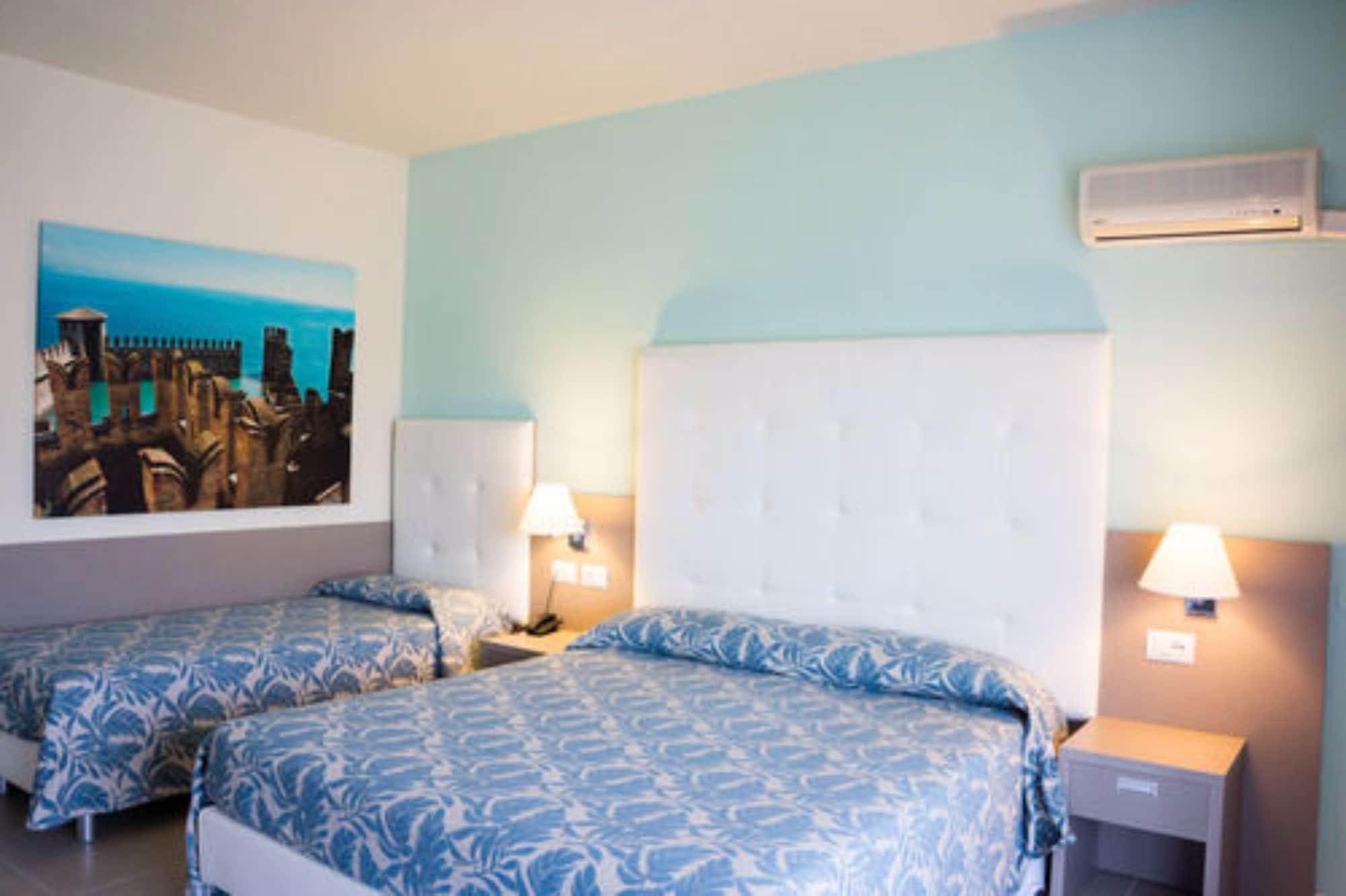 Hotel Residence Holiday Сирмионе Екстериор снимка