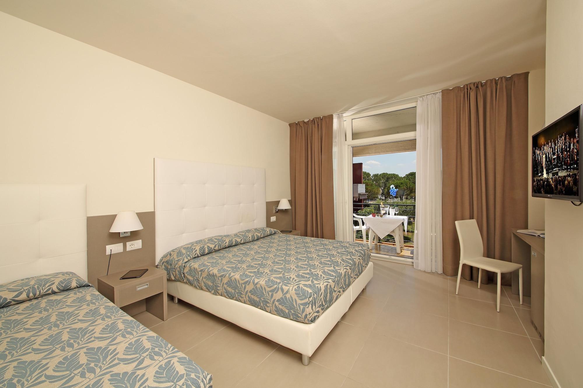 Hotel Residence Holiday Сирмионе Екстериор снимка