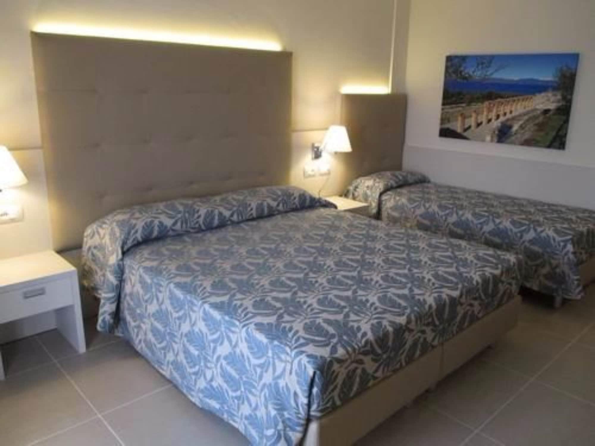 Hotel Residence Holiday Сирмионе Екстериор снимка