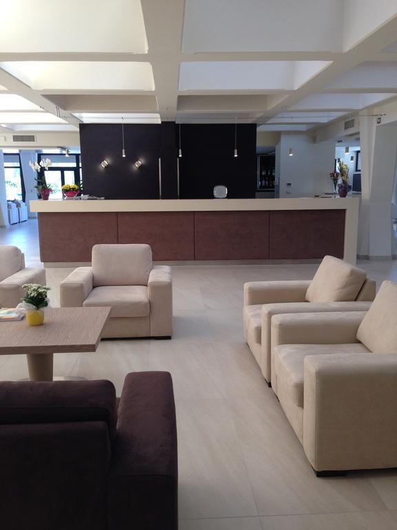 Hotel Residence Holiday Сирмионе Екстериор снимка