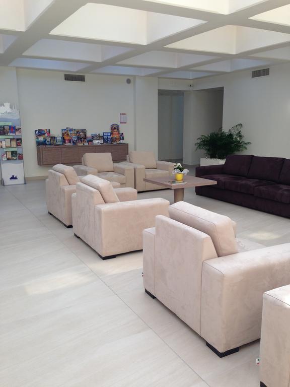 Hotel Residence Holiday Сирмионе Екстериор снимка