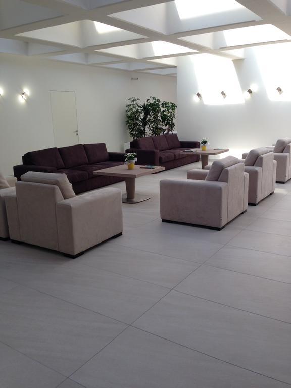 Hotel Residence Holiday Сирмионе Екстериор снимка