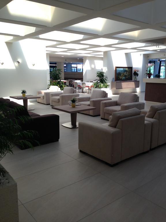 Hotel Residence Holiday Сирмионе Екстериор снимка