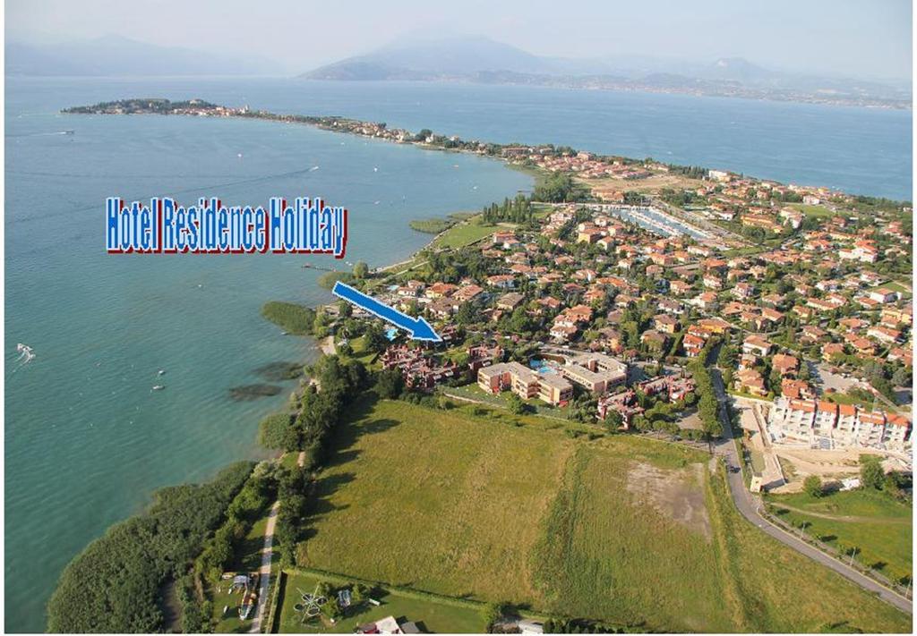 Hotel Residence Holiday Сирмионе Екстериор снимка