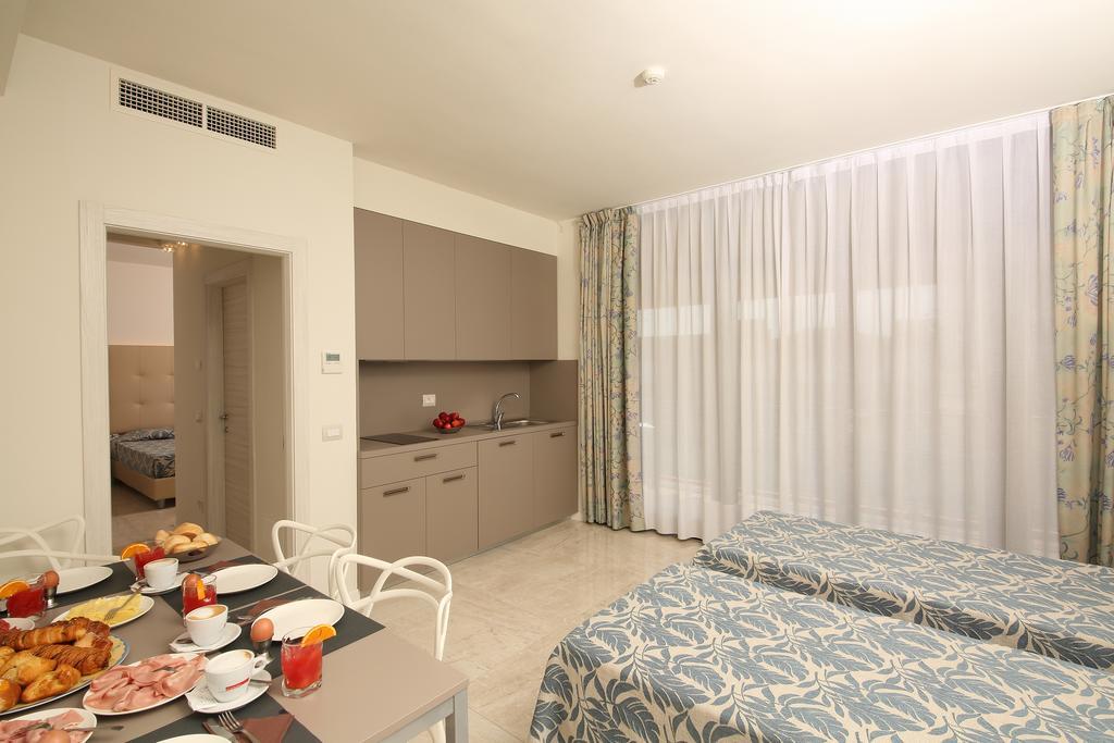 Hotel Residence Holiday Сирмионе Екстериор снимка