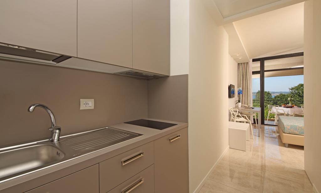 Hotel Residence Holiday Сирмионе Екстериор снимка