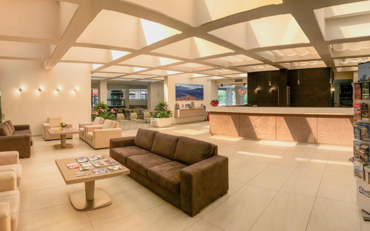 Hotel Residence Holiday Сирмионе Екстериор снимка